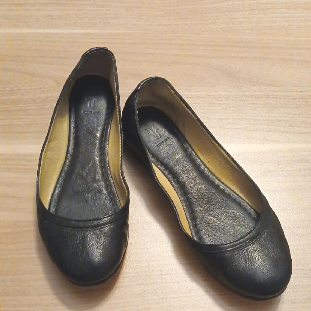 Frye "Carson" Black Leather Ballet Flats in Size 6.5 B